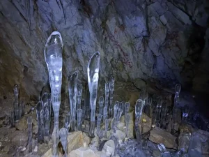 غار یخ مراد گچسر