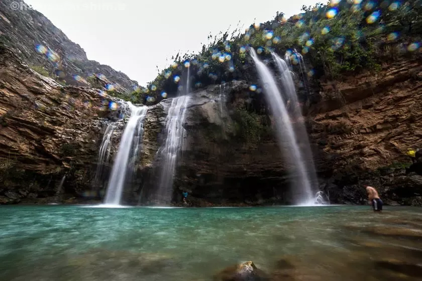 جریان خروشان آب در آبشار شوی