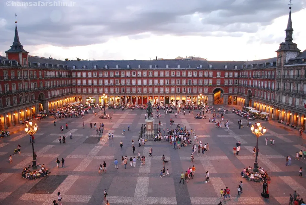 میدان پلازا مایور (Plaza Mayor)