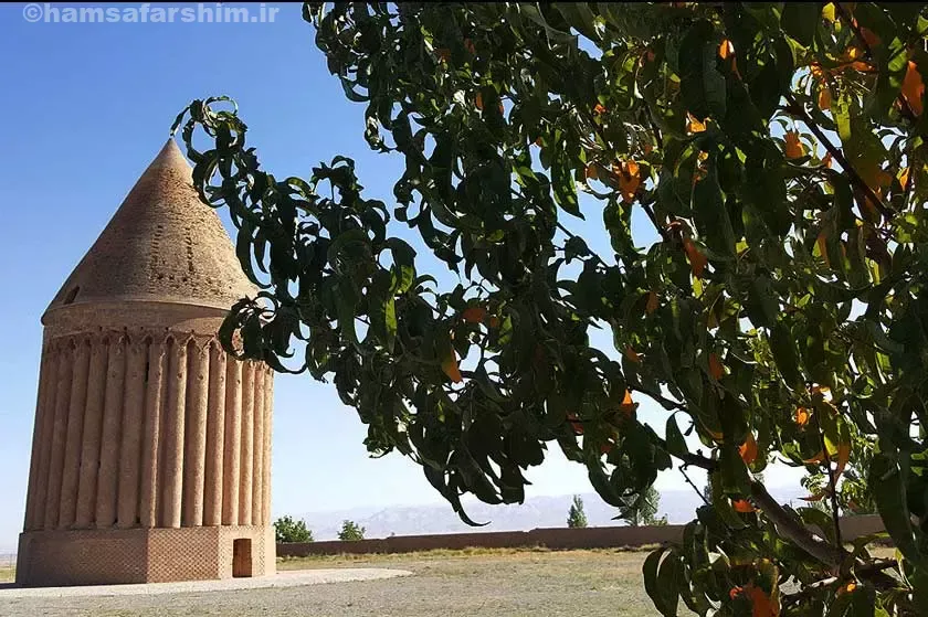 معماری برج رادکان