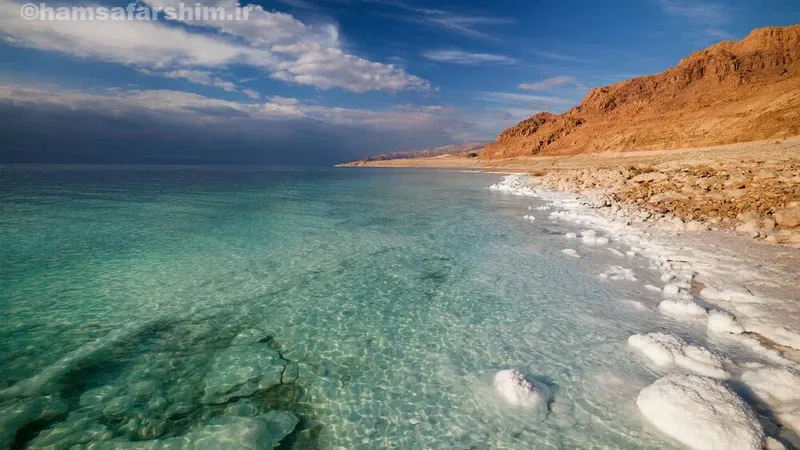 نگینی شور در میان بیابان