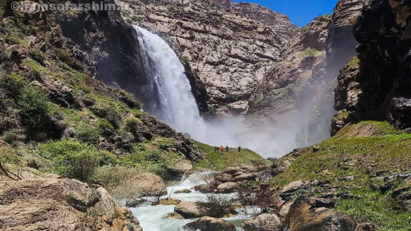 برای مسافرت به شهرکرد، آبشار تنگ زندان را از دست ندهید