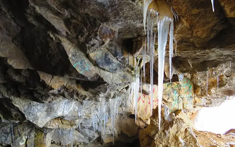 تجهیزات لازم برای سفر غار یخ مراد