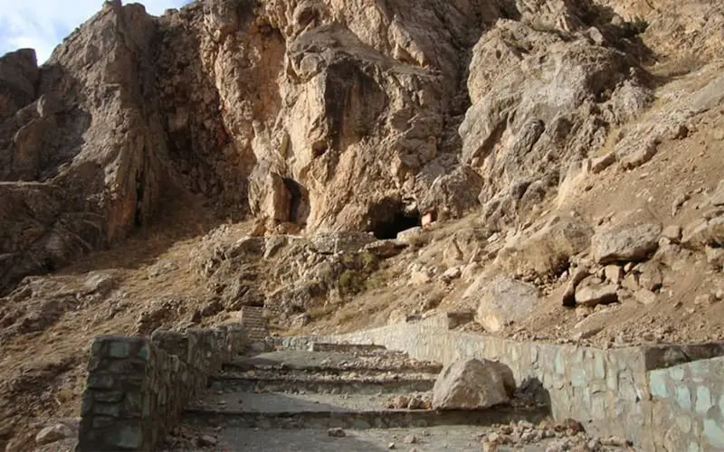 داستان نام‌گذاری غار یخ مراد