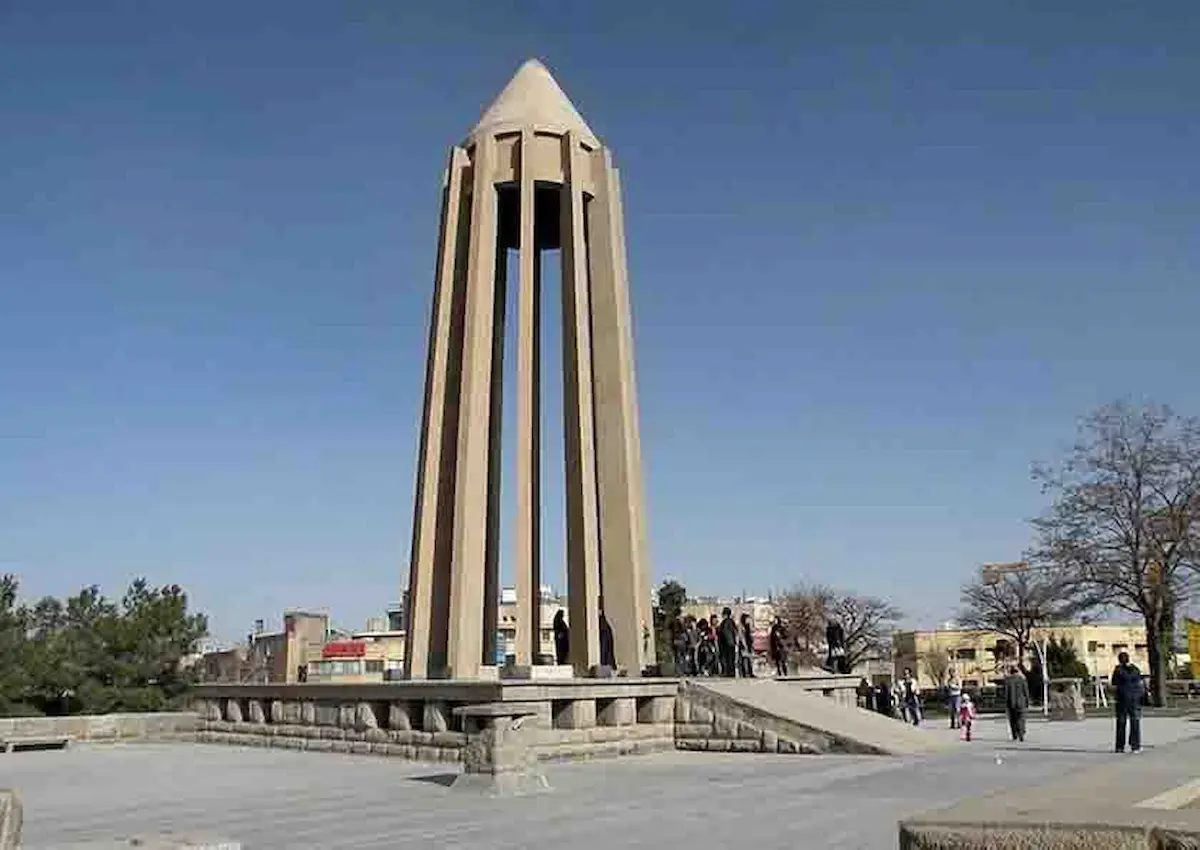 آرامگاه بوعلی سینا همدان