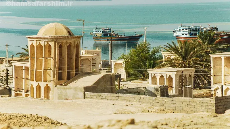 خانه هایی با بادگیرهای سنتی در روستای لافت