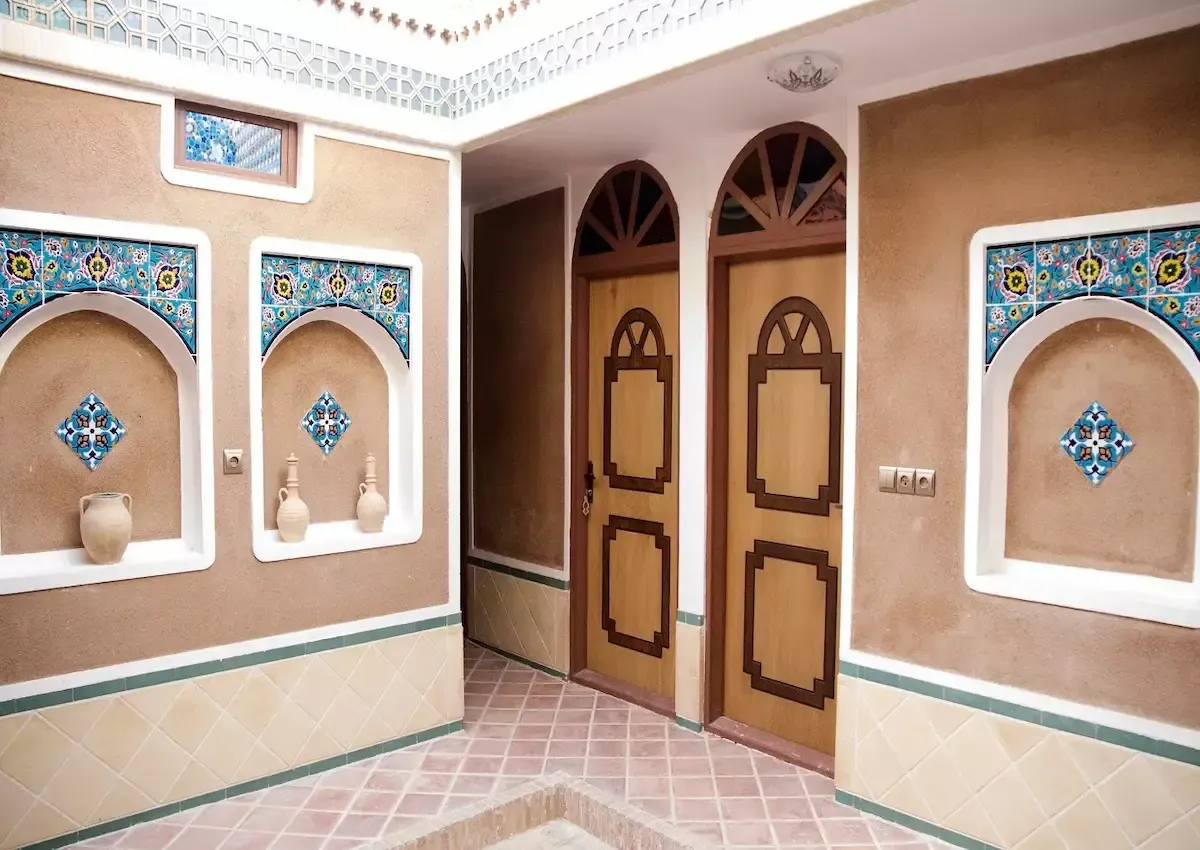 اقامتگاه بوم گردی نگار ورزنه