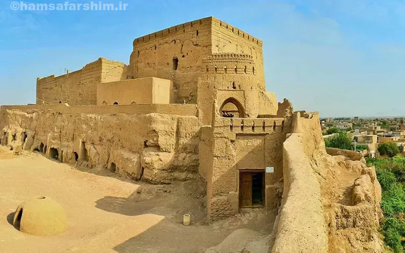نارین قلعه میبد