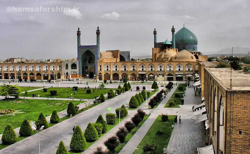 سردر قیصریه و بازار نقش جهان