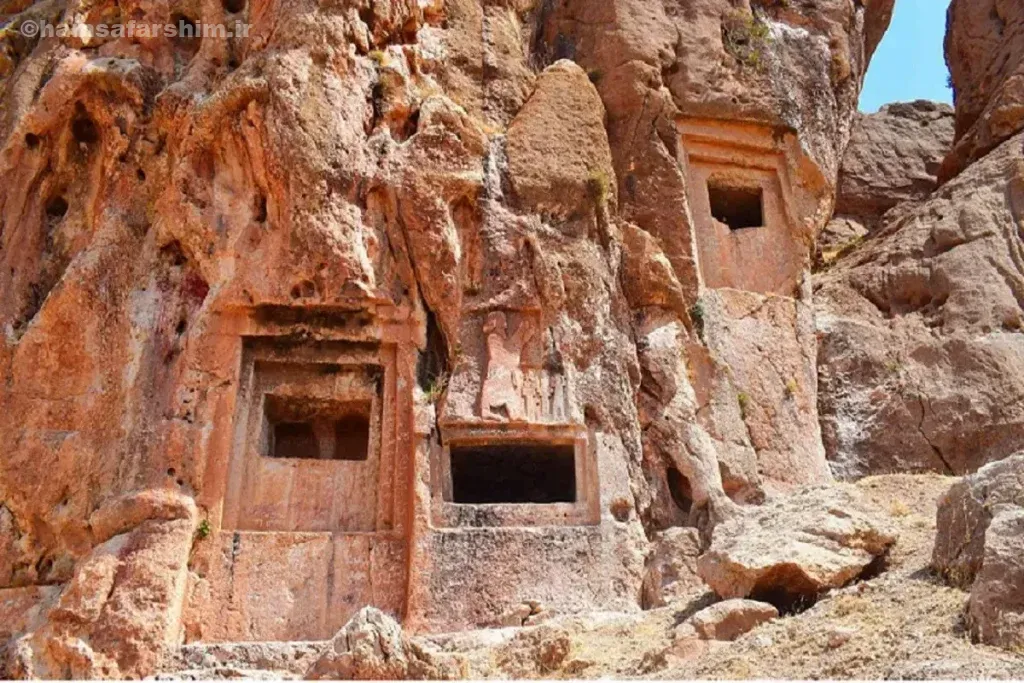 گور دخمه صلوات‌آباد