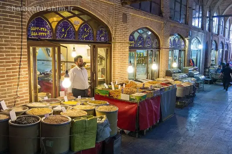 بازارها و مراکز خرید سنتی در مسیر مترو