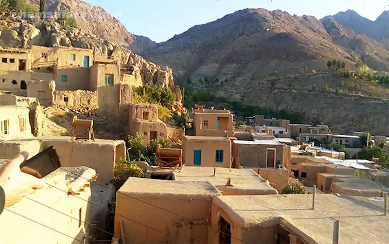 معماری پلکانی و ساختار سنتی روستای قلعهبالا