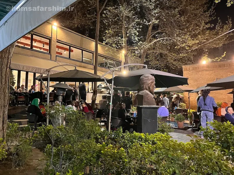 کافه باغ کاریز