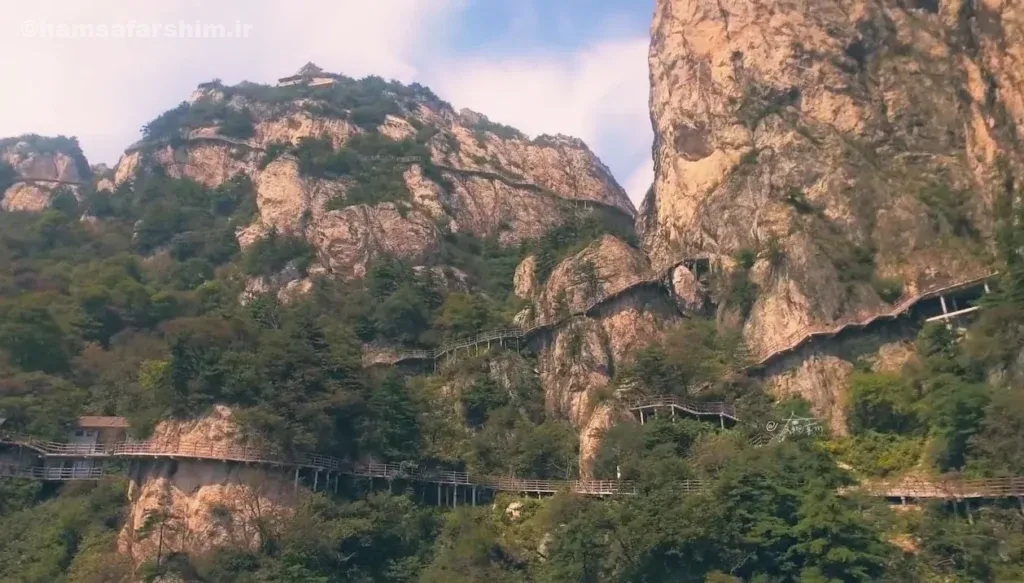 پلهای چوبی کوه لائوجون