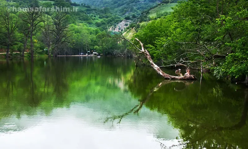 بهترین زمان و فصل سفر به دریاچه شورمست
