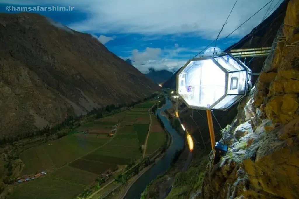 عجیبترین هتل جهان؛ کپسولهای معلق