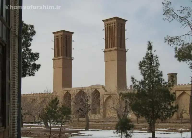 معماری آب‌انبارهای نایین چگونه است؟