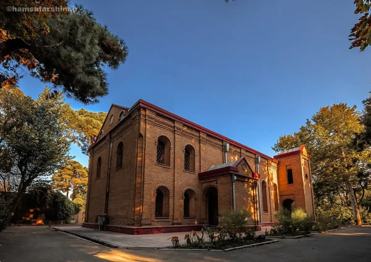 چهارراه ادیان